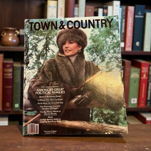 1986 OCTOBER TOWN & COUNTRY MAGAZINE - COURTNEY A. REGAN FRONT COVER -
